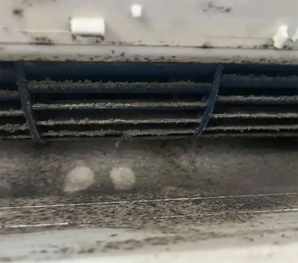 贞丰空调吹的风有股烧焦味是怎么回事